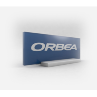 ORBEA MKT Logo na stojaku pleksa